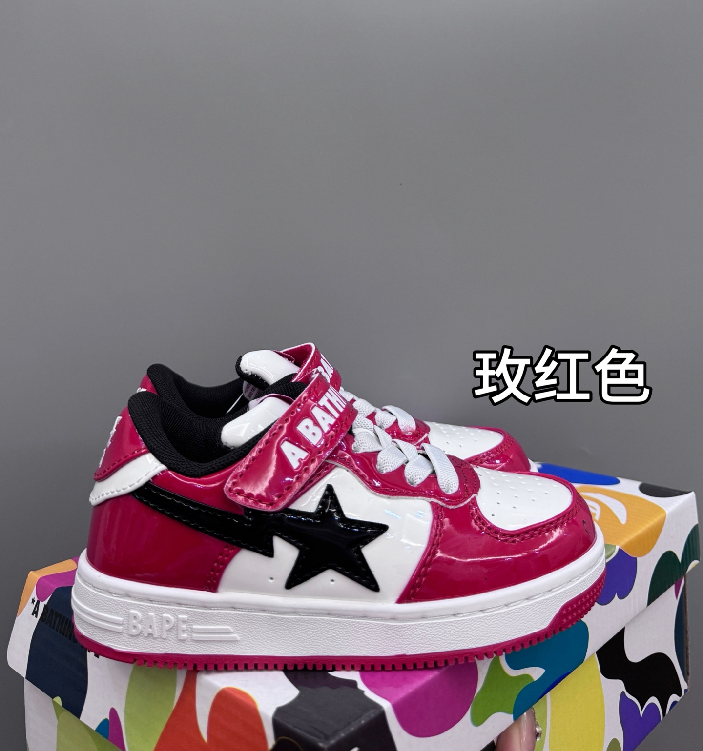 NO:211455,BAPE STA children's shoes spring and summer letter Velcro contrast star casual shoe board SIZE22-36 Classic versatile board shoes small white shoes, a must-have for students' time Low-top Velcro design, easy to put on and take off Rubber sole, wear-resistant and non-slip High-quality leather splicing, full texture, Internet celebrity niche brand,19860909BAPE STA童鞋春夏字母魔术贴撞色星标休闲鞋板 SIZE22-36 经典百搭板鞋小白鞋,学生时代必备 低帮魔术贴设计,穿脱方便 橡胶大底,耐磨防滑 优质皮料拼接,质感满分,网红小众品牌,,Children's