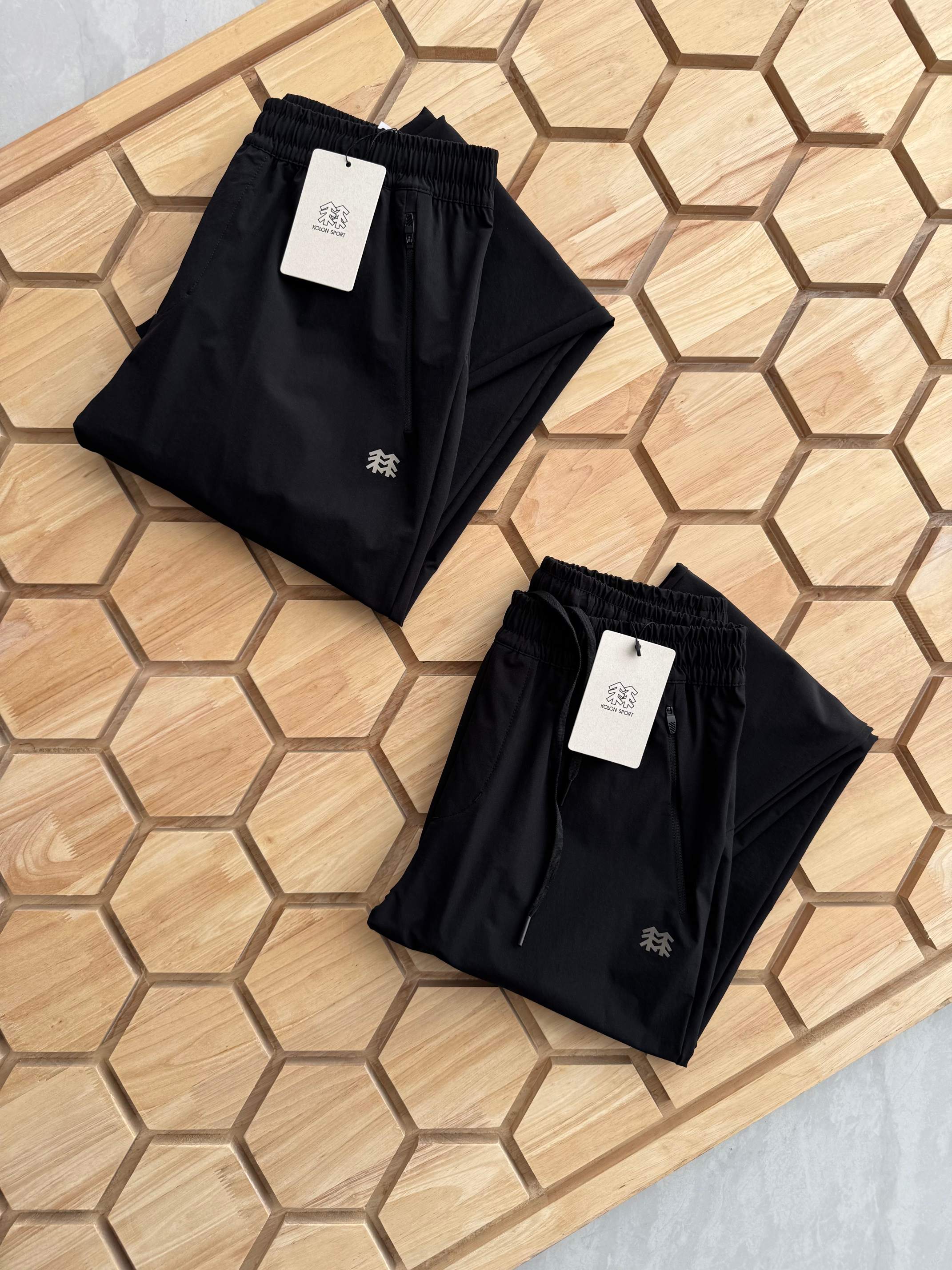 Alternative view of Windbreaker 04376