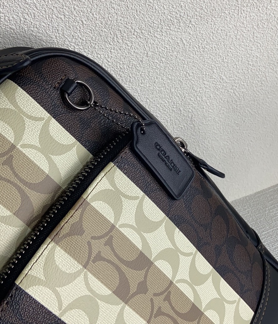 Coach c3229新款男士胸包 全原材料组 皮老花料内里布拉链小布标 都是全原材料 有 可对比、ykk7号拉头
