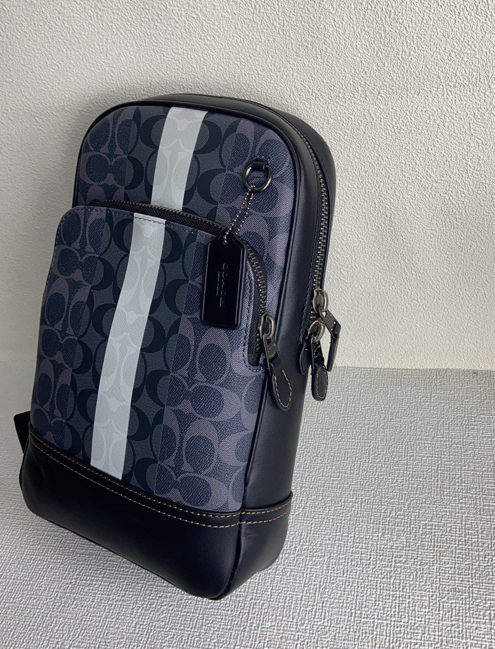 Coach c3229新款男士胸包 全原材料组 皮老花料内里布拉链小布标 都是全原材料 有 可对比、ykk7号拉头