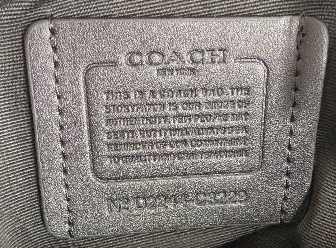 Coach c3229新款男士胸包 全原材料组 皮老花料内里布拉链小布标 都是全原材料 有 可对比、ykk7号拉头