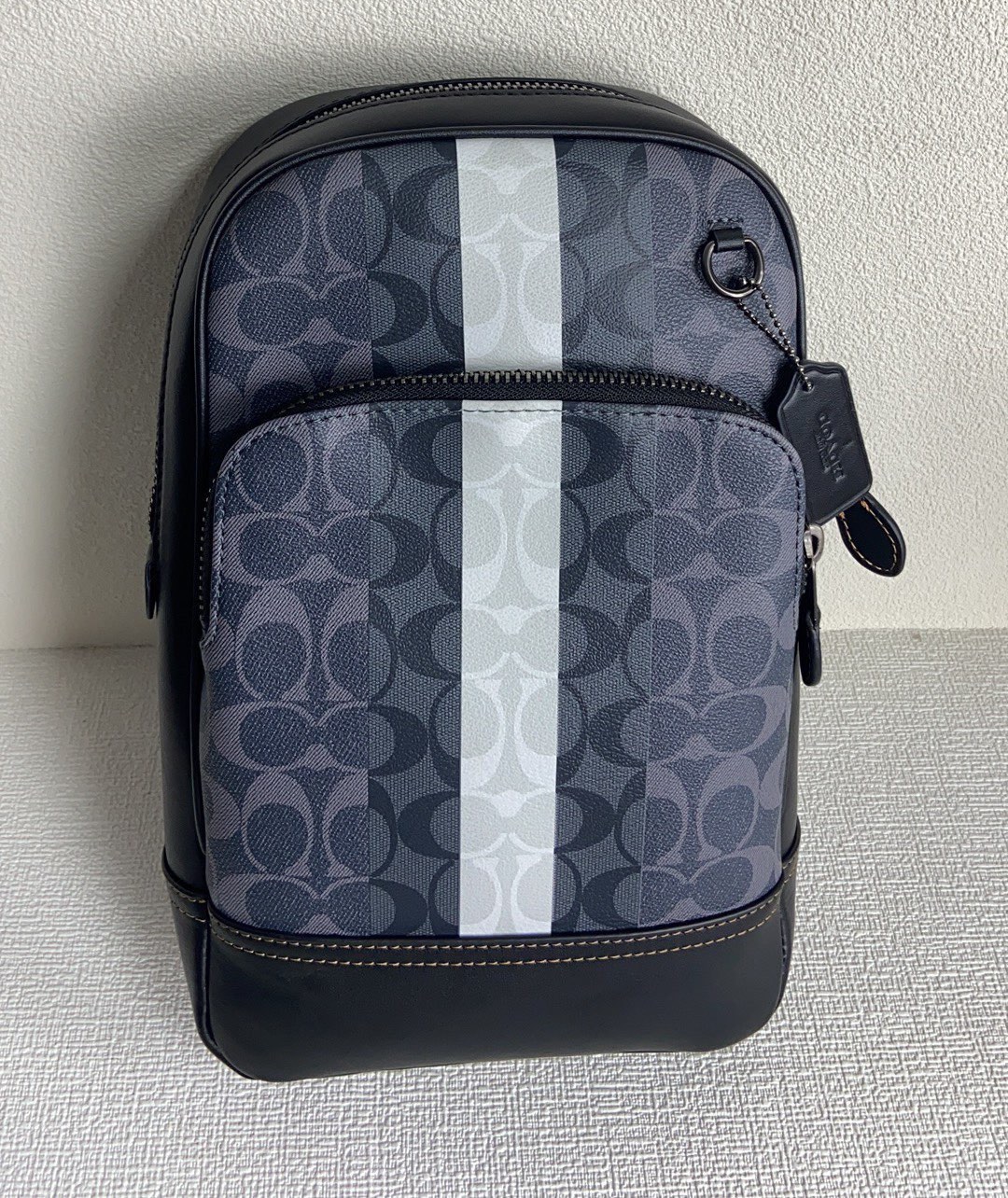 Coach c3229新款男士胸包 全原材料组 皮老花料内里布拉链小布标 都是全原材料 有 可对比、ykk7号拉头
