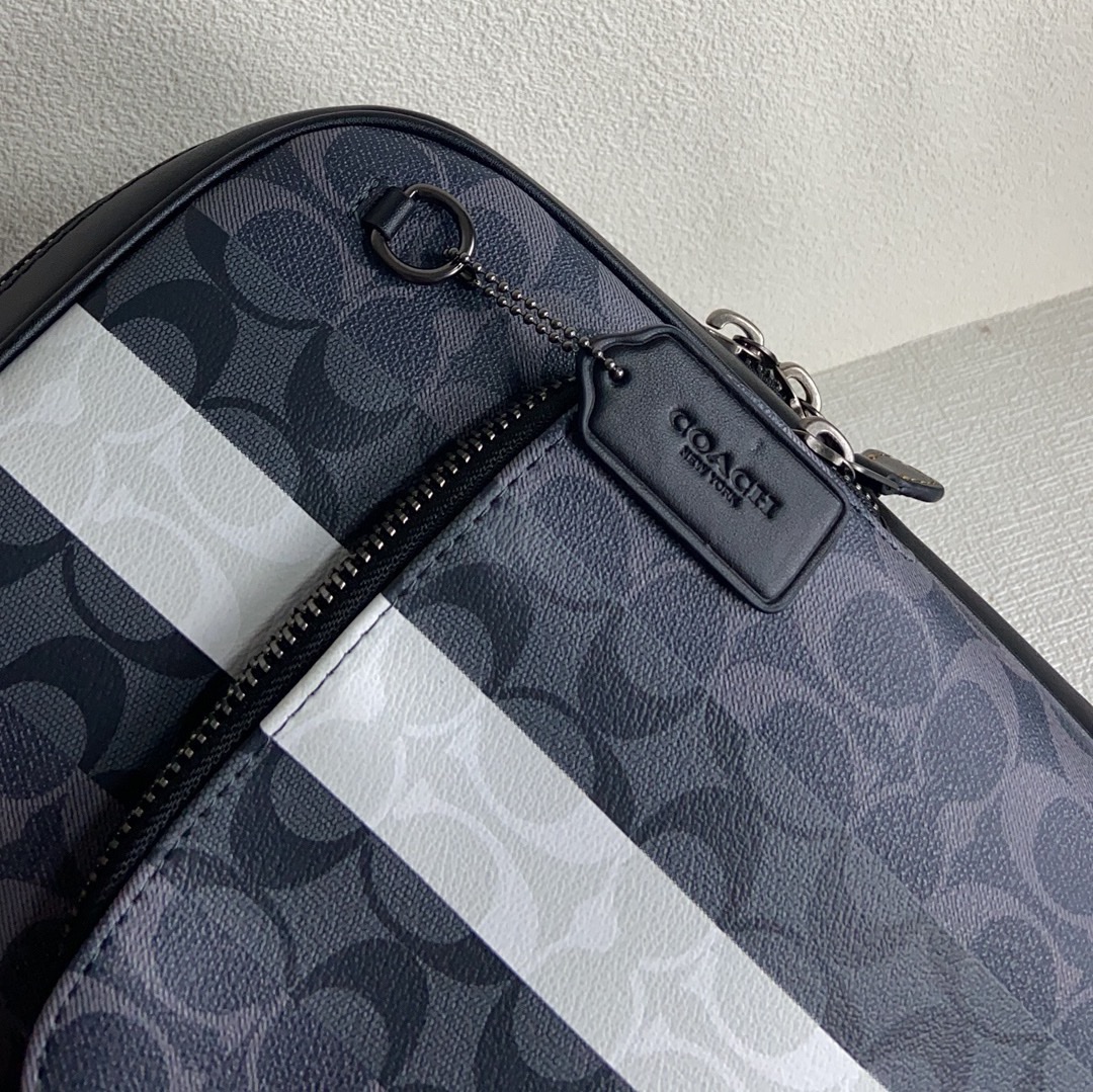 Coach c3229新款男士胸包 全原材料组 皮老花料内里布拉链小布标 都是全原材料 有 可对比、ykk7号拉头