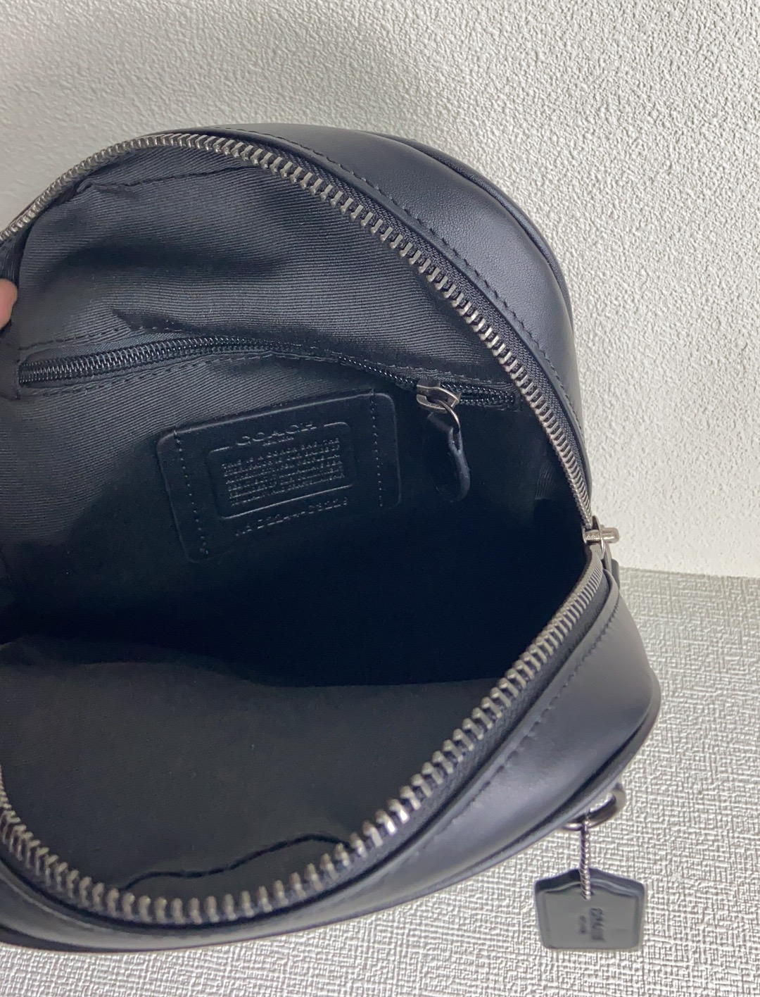 Coach c3229新款男士胸包 全原材料组 皮老花料内里布拉链小布标 都是全原材料 有 可对比、ykk7号拉头