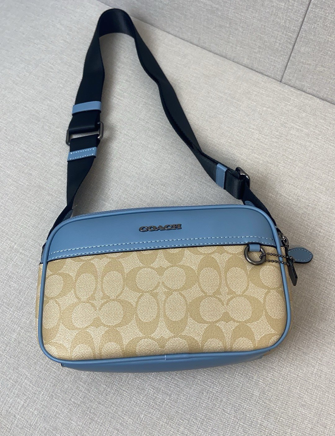 Coach ch062 新色 5月新品最新款coa*h 蔻家 奥莱款 男士单肩背 新款比以前的大一点