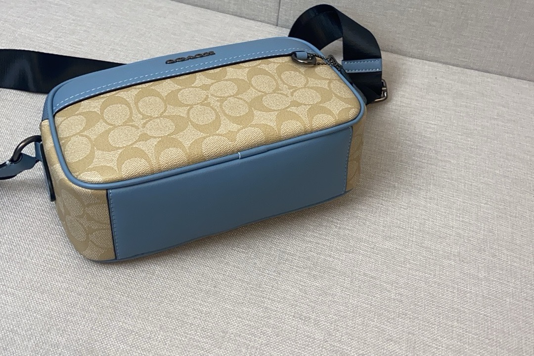 Coach ch062 新色 5月新品最新款coa*h 蔻家 奥莱款 男士单肩背 新款比以前的大一点