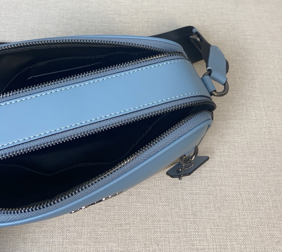 Coach ch062 新色 5月新品最新款coa*h 蔻家 奥莱款 男士单肩背 新款比以前的大一点
