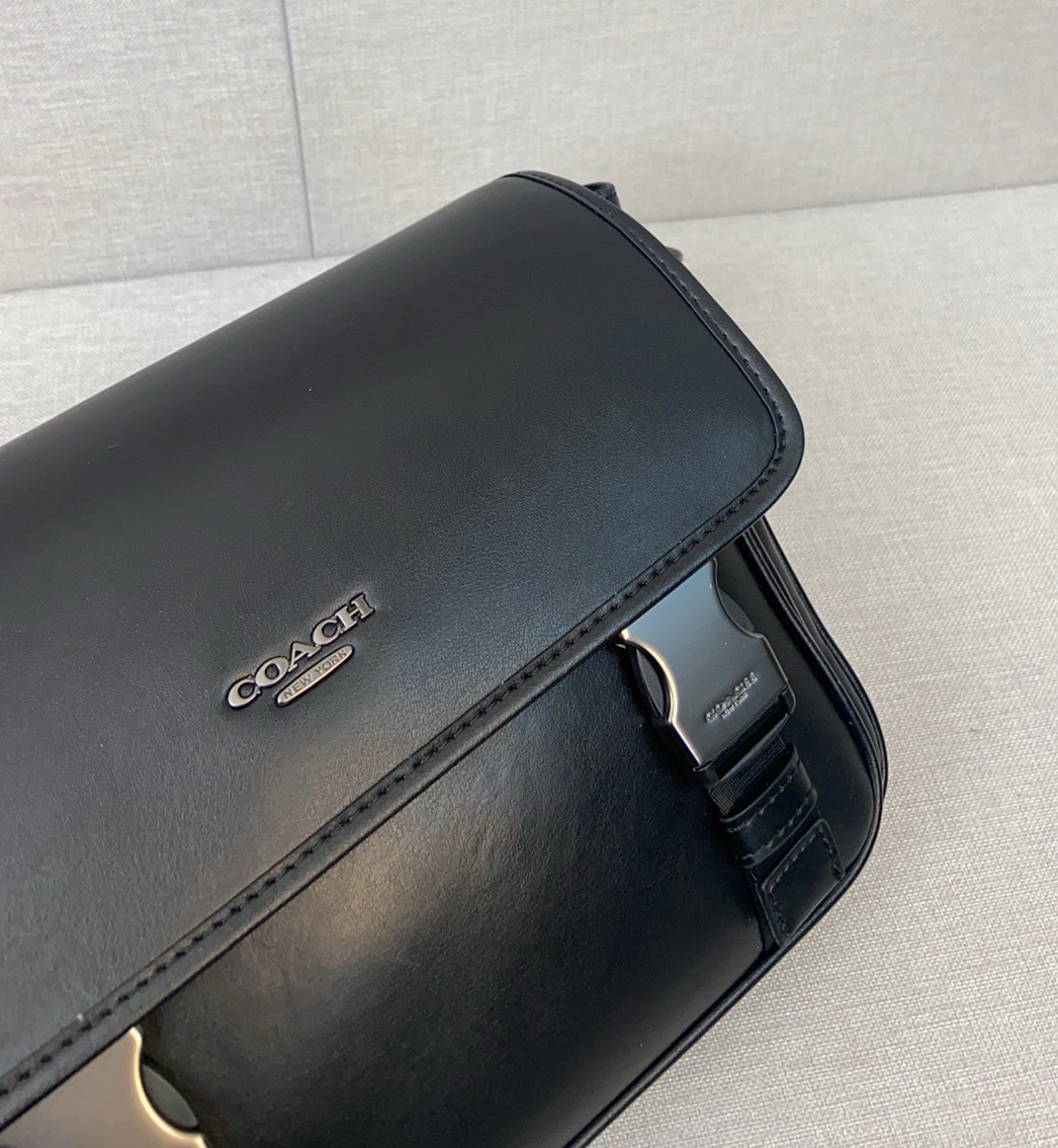 Coach 蔻家八月新品cu110 CT716 racer邮差包简单 型男 新款racer crossbody结合 造型与实用功能
