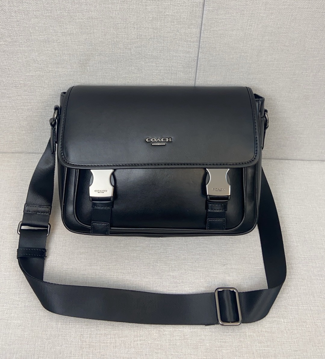 Coach 蔻家八月新品cu110 CT716 racer邮差包简单 型男 新款racer crossbody结合 造型与实用功能