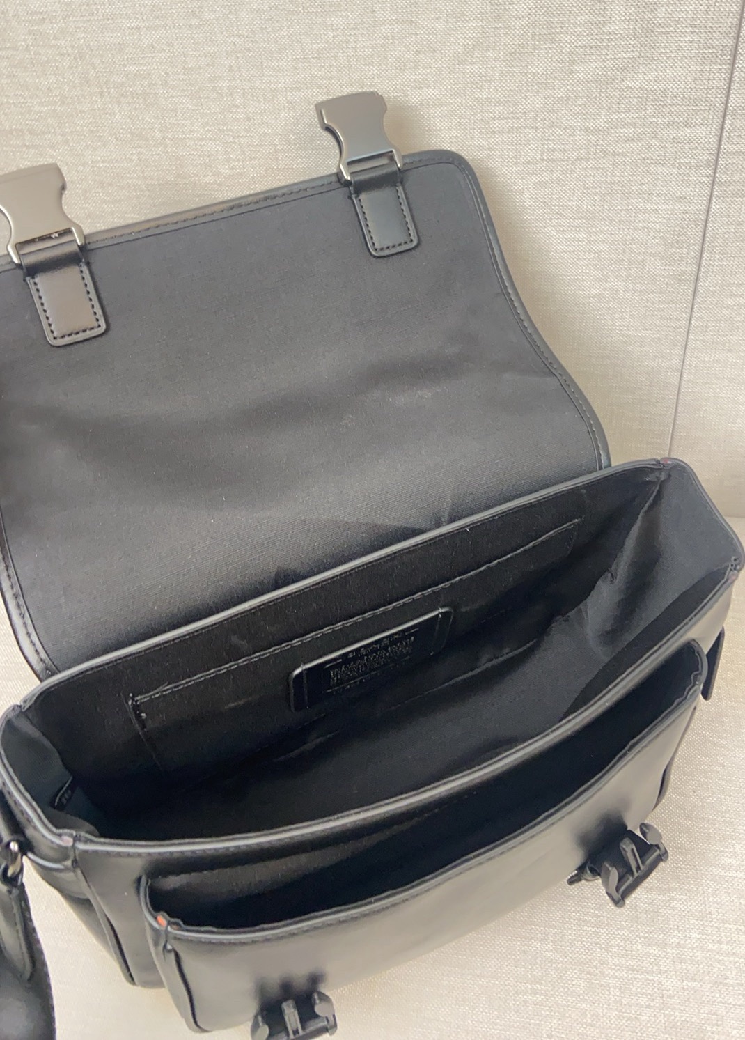 Coach 蔻家八月新品cu110 CT716 racer邮差包简单 型男 新款racer crossbody结合 造型与实用功能