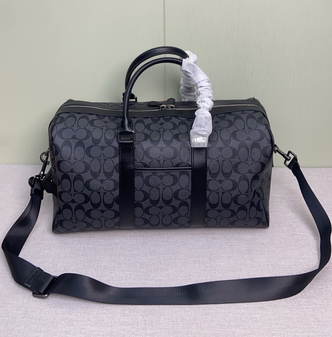 Coach Coa*h 25年1月份新品Venturer旅行包 来啦 CY829 的包型搭配徽章设计