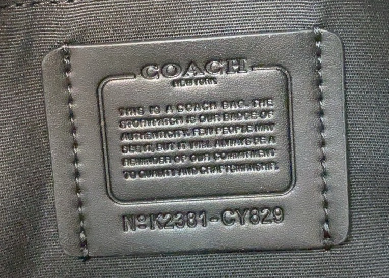 Coach Coa*h 25年1月份新品Venturer旅行包 来啦 CY829 的包型搭配徽章设计