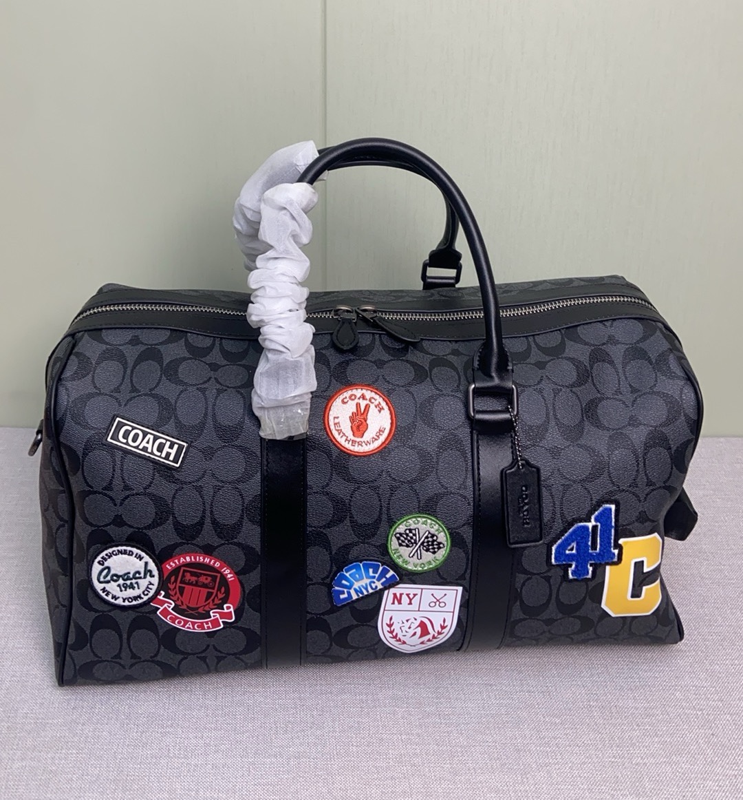 Coach Coa*h 25年1月份新品Venturer旅行包 来啦 CY829 的包型搭配徽章设计
