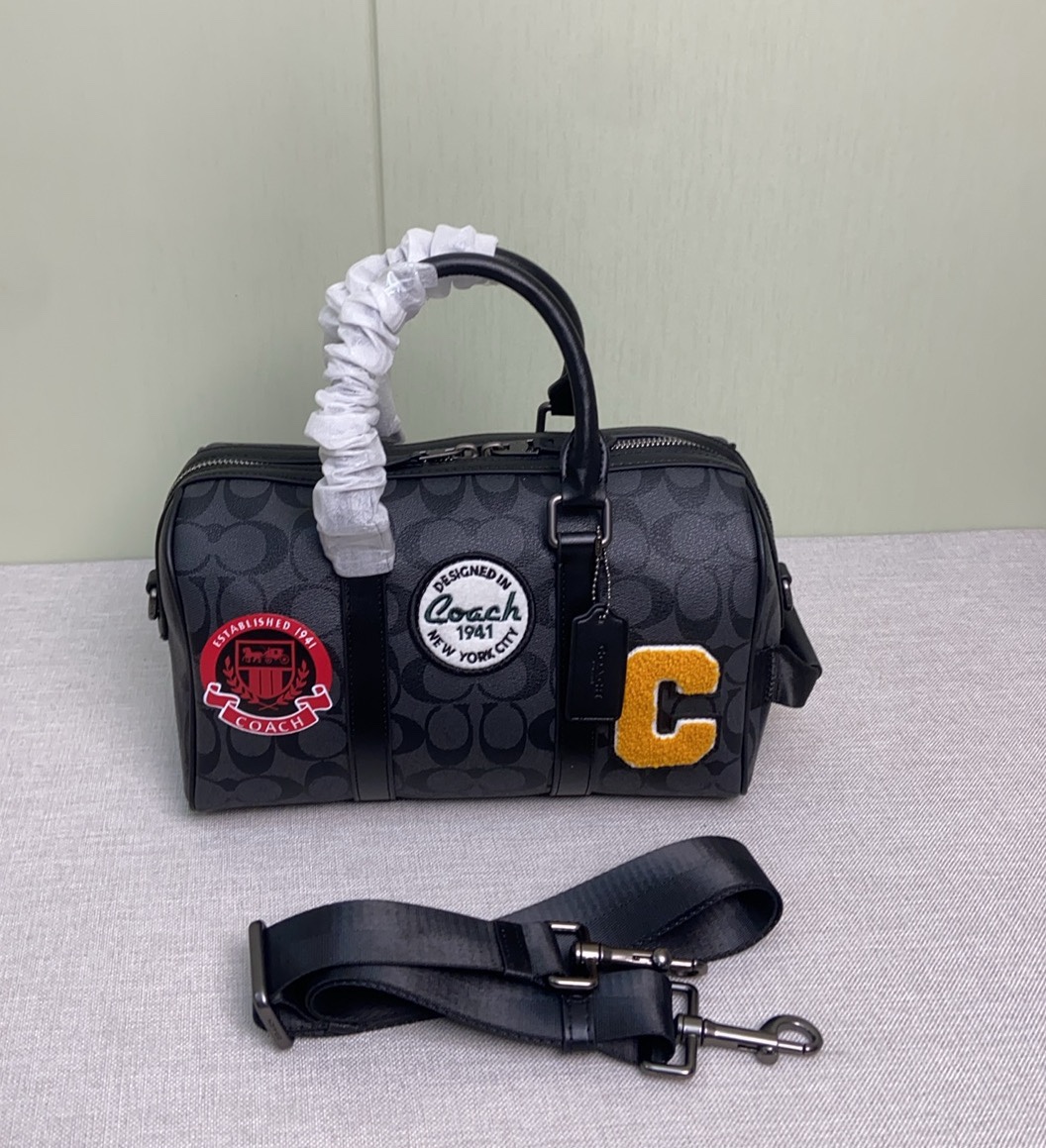 Coach Coa*h Venturer枕头包波士顿 27 来啦 CY821 的包型搭配徽章设计