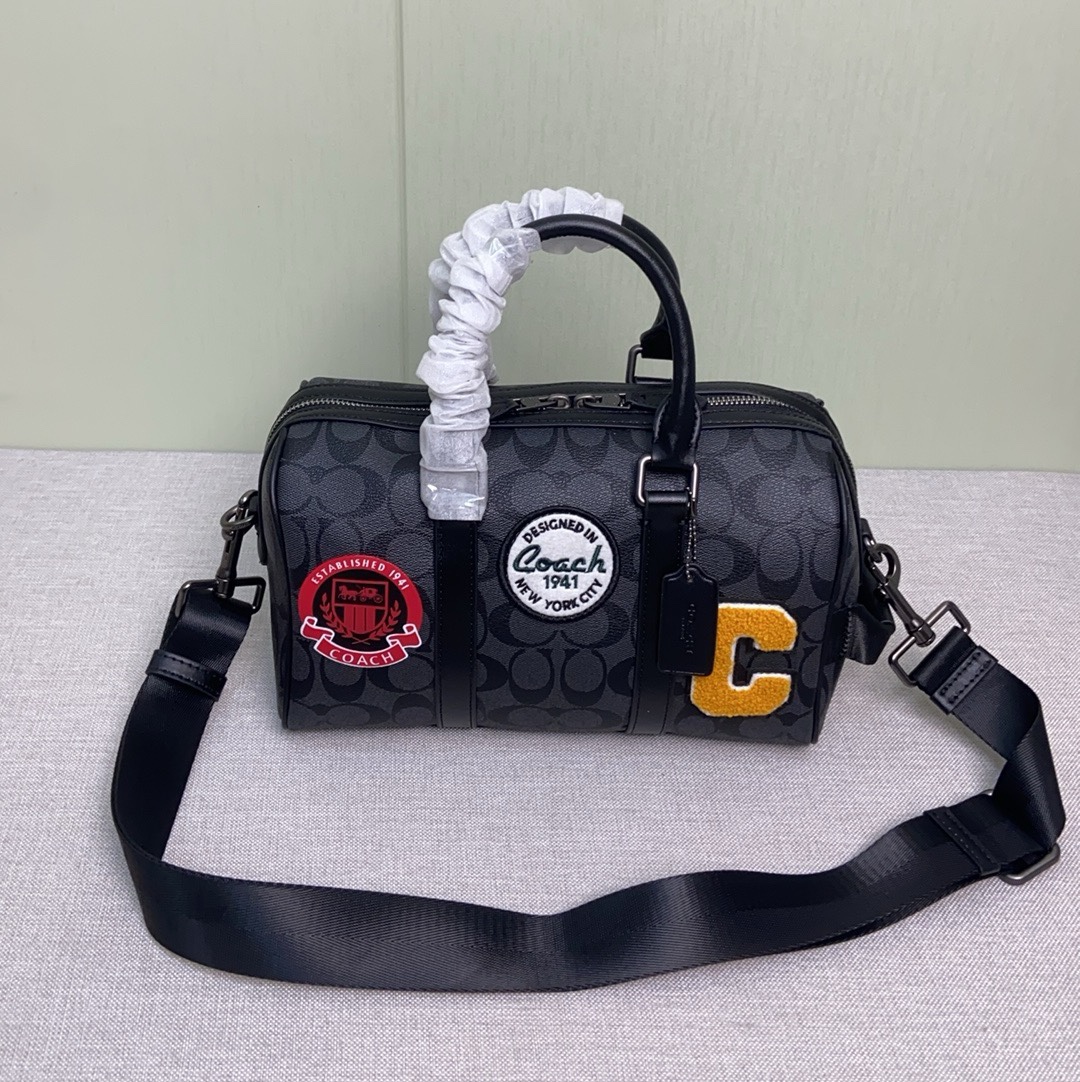 Coach Coa*h Venturer枕头包波士顿 27 来啦 CY821 的包型搭配徽章设计