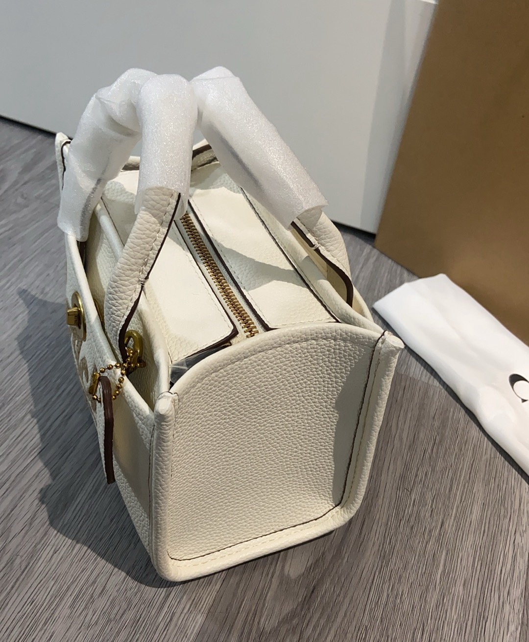 コーチ 新品早春奶白色トートバッグ 小サイズ