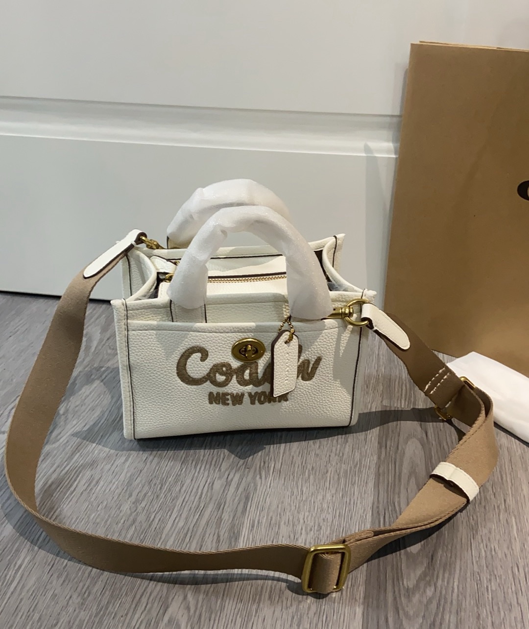 コーチ 新品早春奶白色トートバッグ 小サイズ