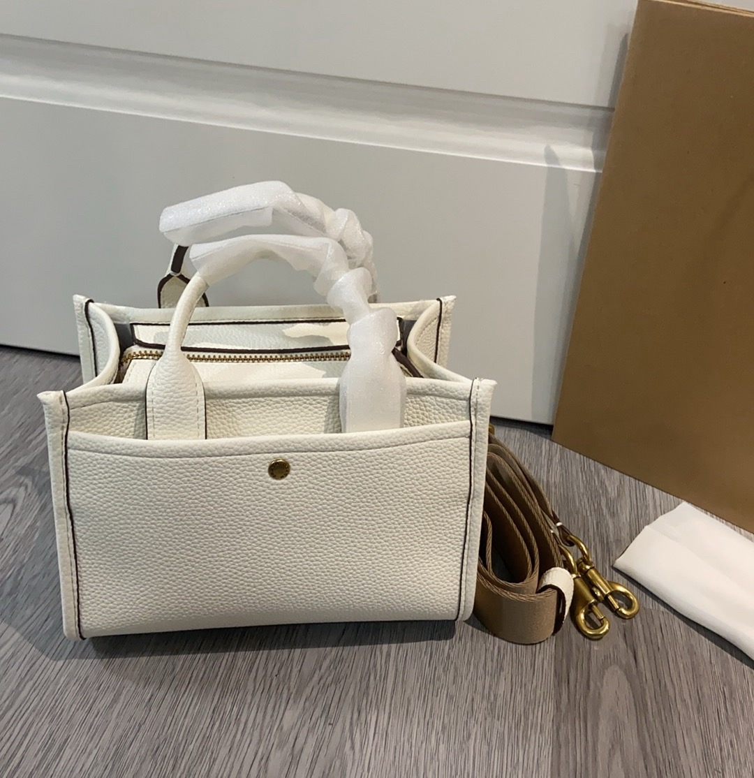 コーチ 新品早春奶白色トートバッグ 小サイズ