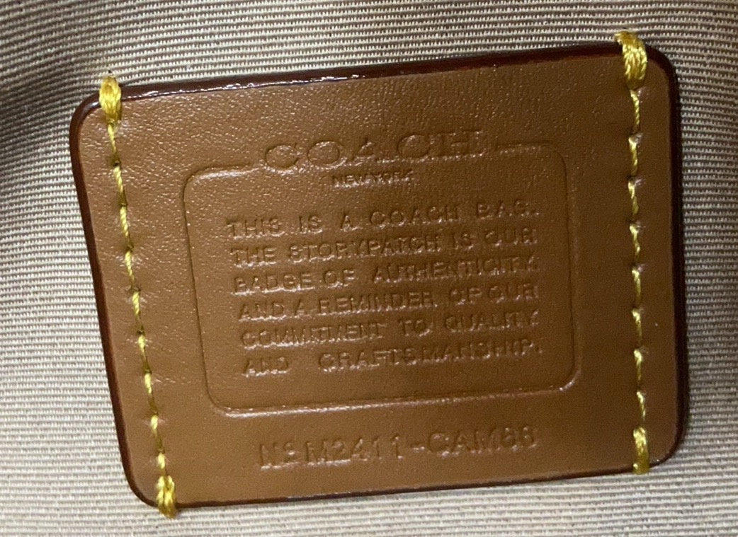 coa*h春の新作奶白色トートバッグ - 中サイズでおしゃれな春夏コーデに最適