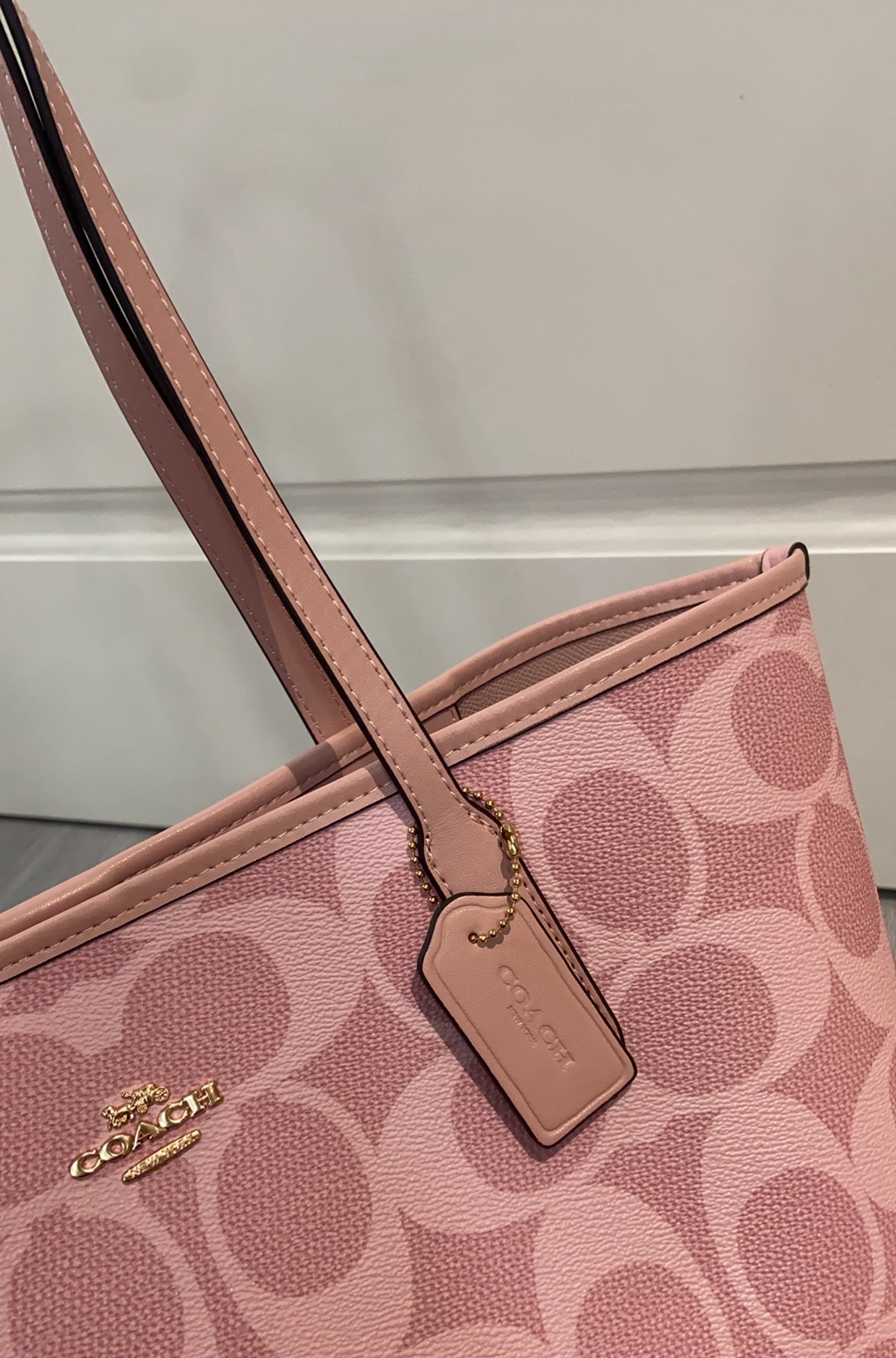 coa*春夏新作 CAL49 cityトートバッグ - 優雅で可愛いピンク