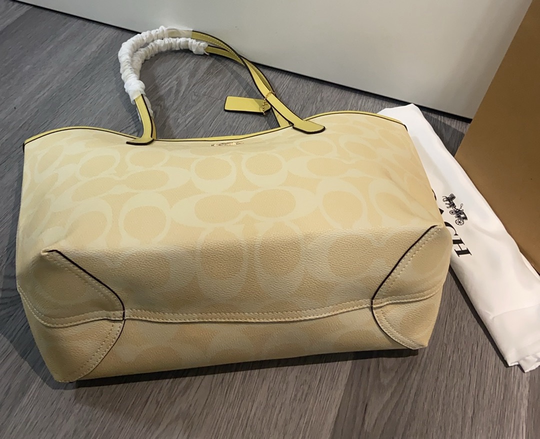 coa*春夏新作 CAL49 鹅黄色 City33 トートバッグ - 温柔で可愛いデザイン