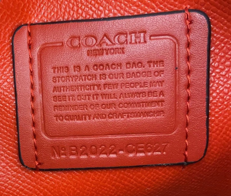 coa*h mollie tote印花托特包 - 三隔层デザインで使い勝手抜群