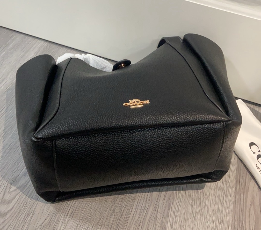 Hadley Turnlock Tote - 小柄女性に最適な高級感あふれるトートバッグ