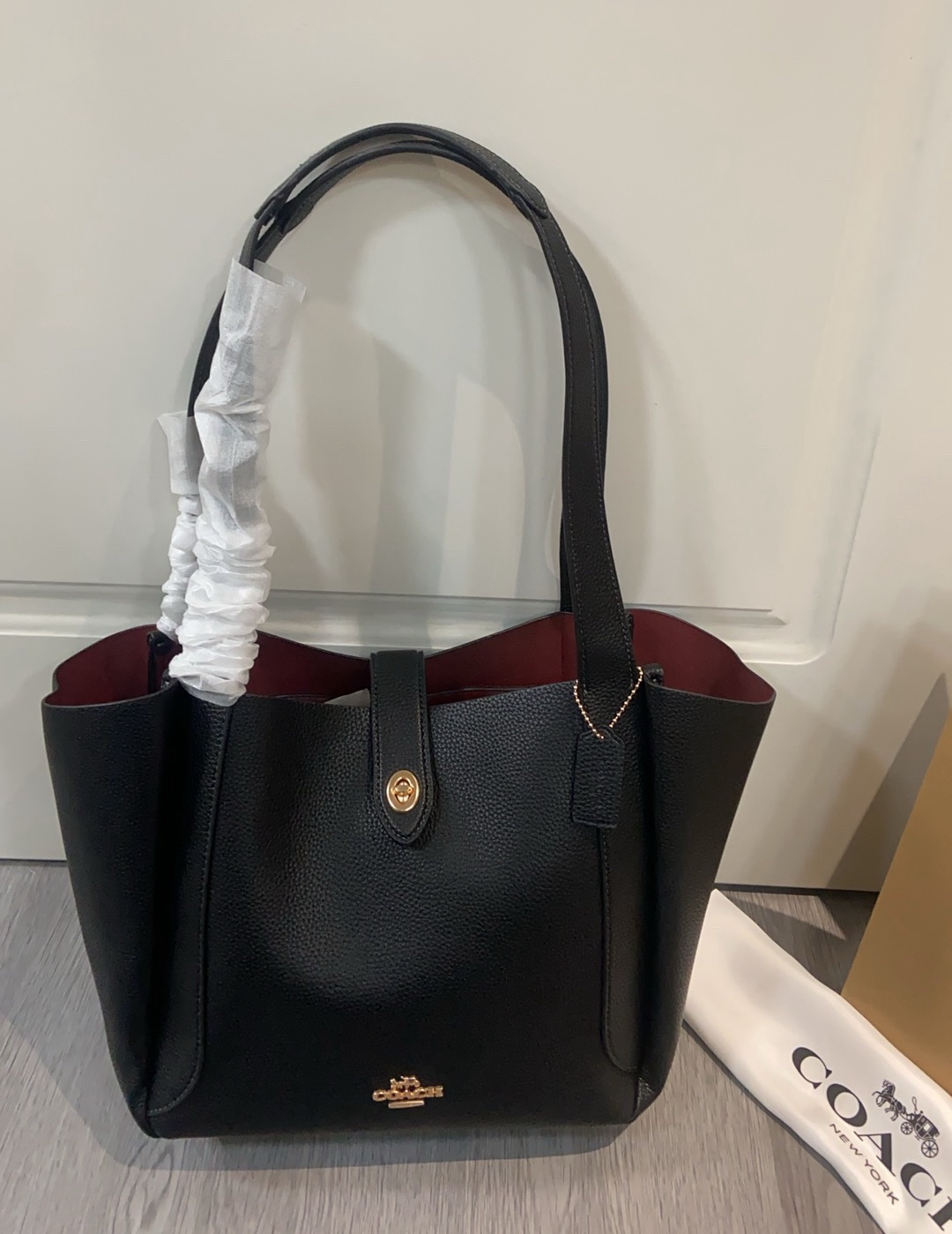 Hadley Turnlock Tote - 小柄女性に最適な高級感あふれるトートバッグ