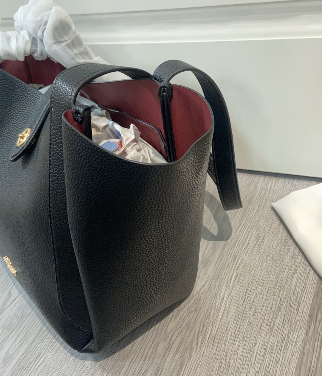 Hadley Turnlock Tote - 小柄女性に最適な高級感あふれるトートバッグ