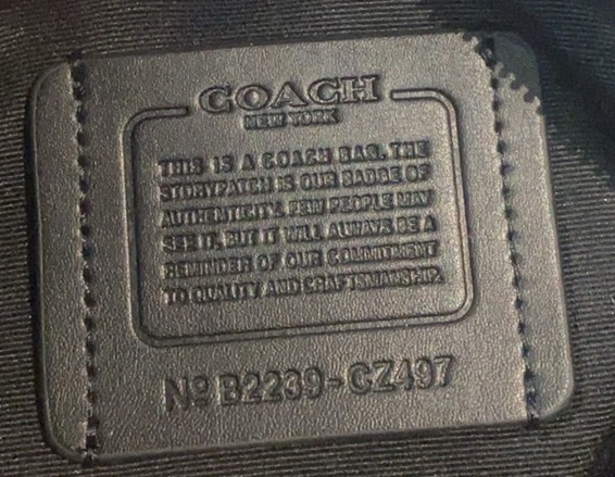 Coach coa*h c纹波士顿 cz497 男生能拒绝。 男士波士顿可手拎可斜挎暗黑色配上c字印花一整个帅住他 尺寸