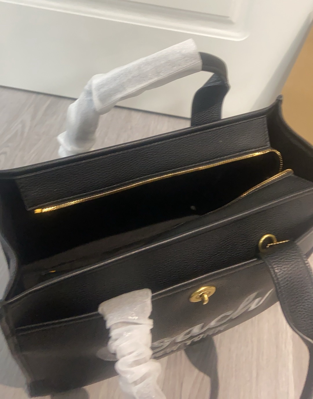 COACH 新品春季奶白色托特バッグ - 浅色系出遊スタイル