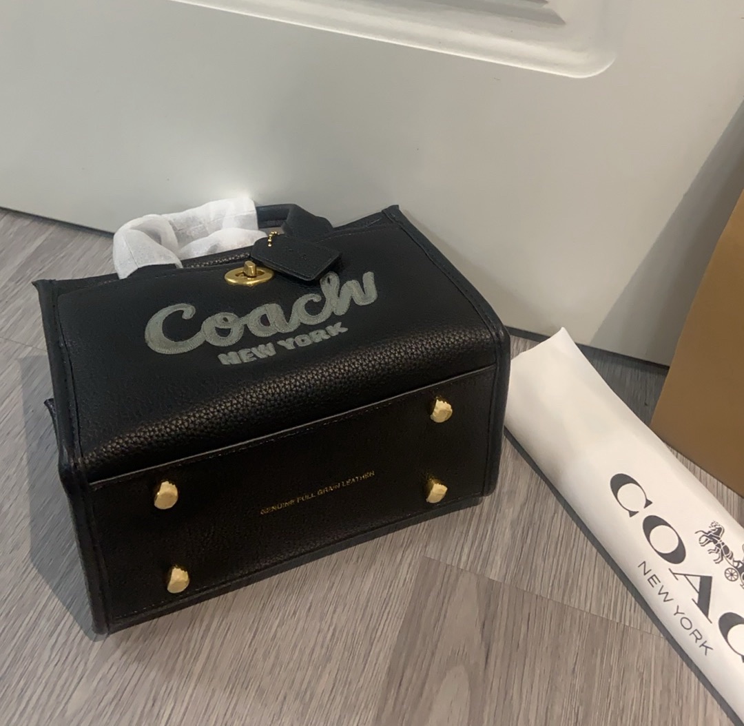 coa*h 新作春夏ミルクホワイトトートバッグ 小サイズ