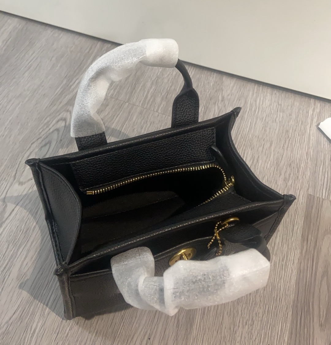 coa*h 新作春夏ミルクホワイトトートバッグ 小サイズ