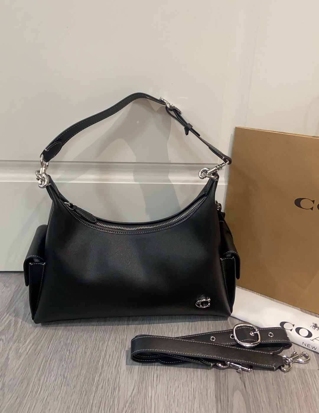 COACH Juliet Hobo Bag in Black Leather with Interchangeable Straps 3 i1750531116293 4784 0 1