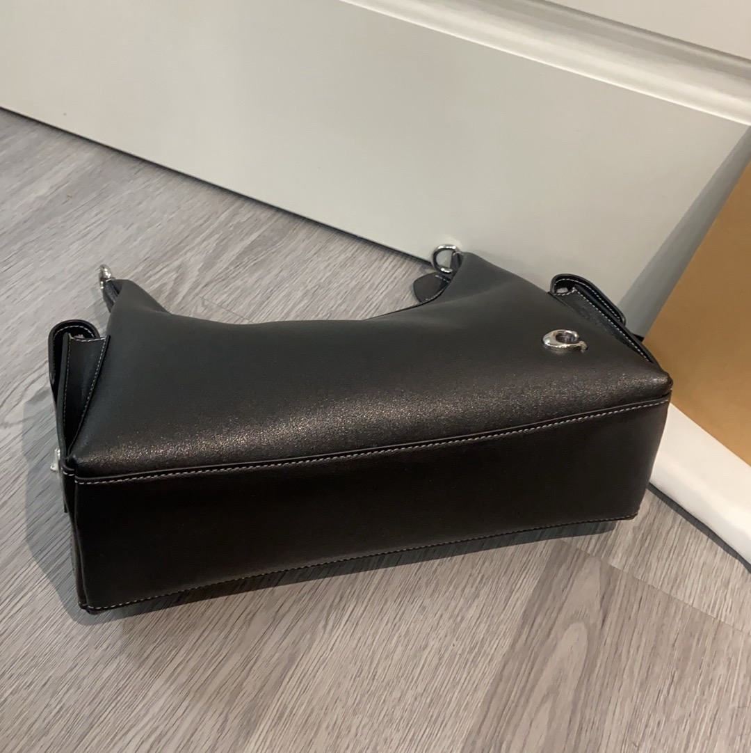 COACH Juliet Hobo Bag in Black Leather with Interchangeable Straps 8 i1750531116294 7318 0 6