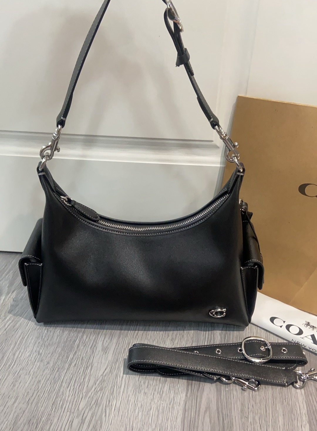 COACH Juliet Hobo Bag in Black Leather with Interchangeable Straps 2 i1750531116294 8605 0 0