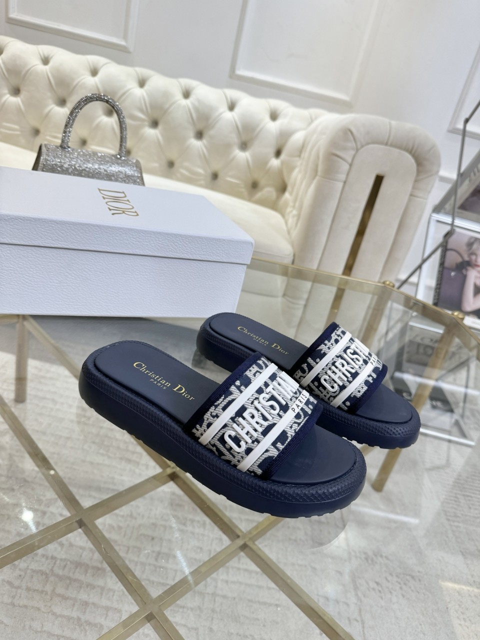 _duS9sg1FMqiclT1Xy8tcN6uDUeto631FMBXm7_w