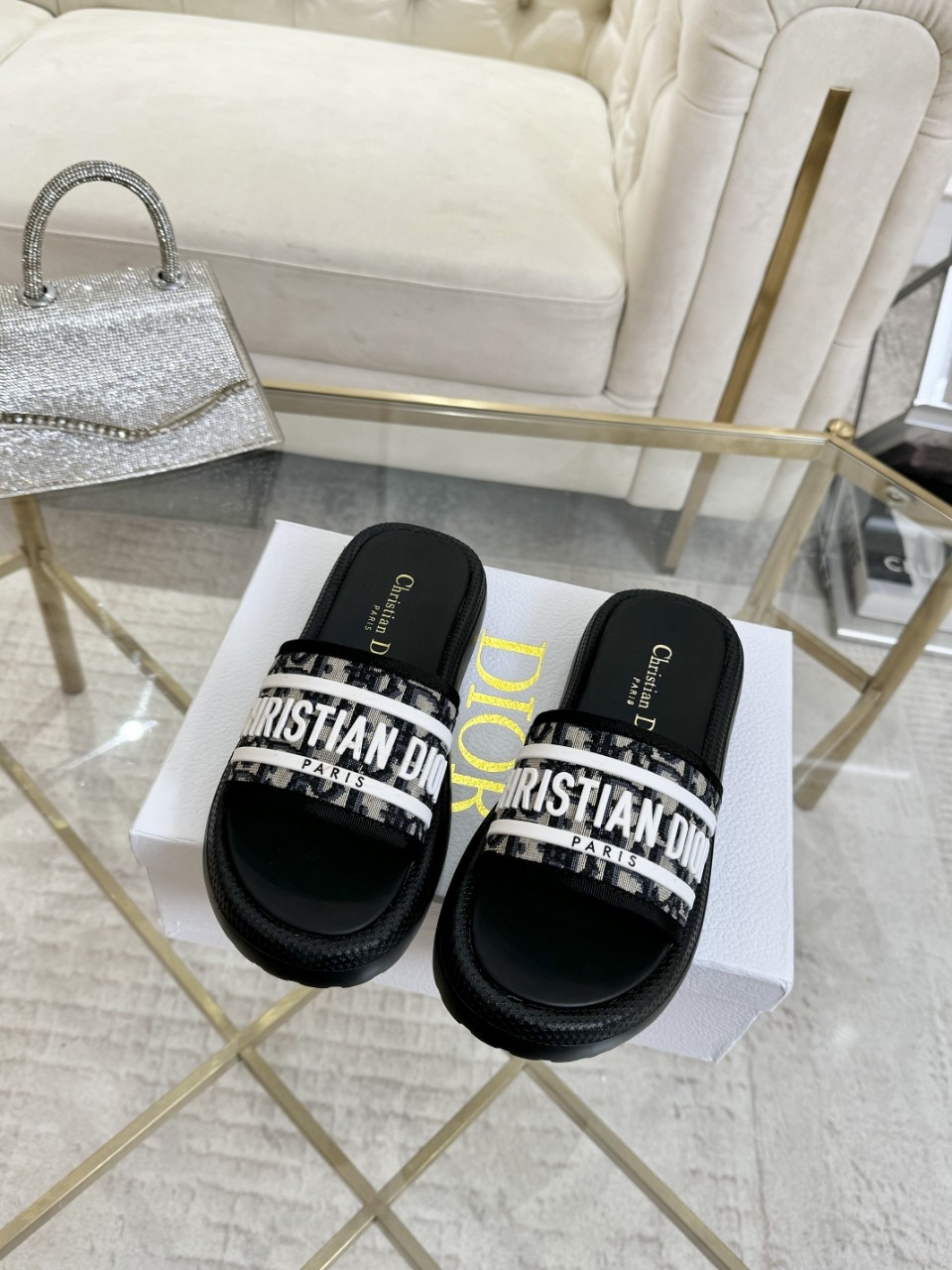 _dj39sa3v00q9FI4ZzYcC7R4JPEvnIzVqqnnCtYg