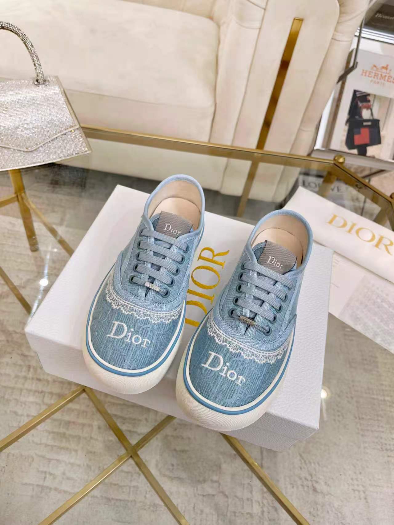 NO:830850,Real price Dior's new spring and autumn sneakers, 35-40 Main body cotton, technical fabric lining technical fabric TPU outsole Decorated with Dior logo patch on the tongue, tone-on-tone grosgrain details low top Cotton lace closure and metal lace accessories decorated with Dior logo Decorated with Dior logo on the insole Outsole decorated with Dior logo patch and cannage pattern patchwork structure including dust bag,, dior, dior, sneakers19860909实价迪奥新款春秋季运动鞋,35-40 主体棉,科技面料里料科技面料 TPU大底 鞋舌饰以Dior标志补丁同色调罗缎细节低帮 棉质鞋带开合和饰以Dior标志的金属鞋带配件内底饰以Dior 标志 外底饰以 Dior 标志补丁和藤格纹图案拼接结构内含防尘袋,,dior,dior,sneakers,Men's shoes