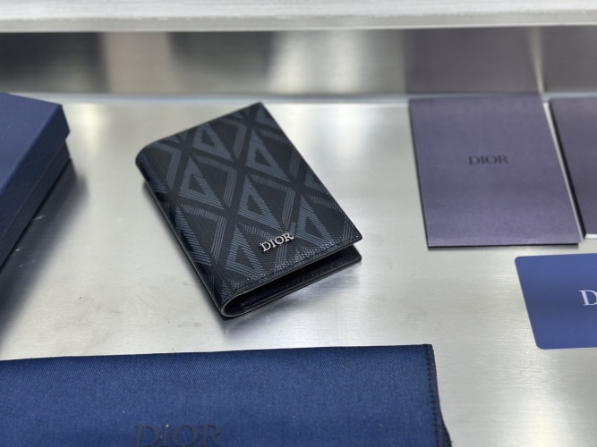 Dior Black Grained Calfskin Bifold Card Holder with CD Icon, 7.5 x 11.2 cm 1 Dior Black Grained Calfskin Bifold Card Holder with CD Icon, 7.5 x 11.2 cm