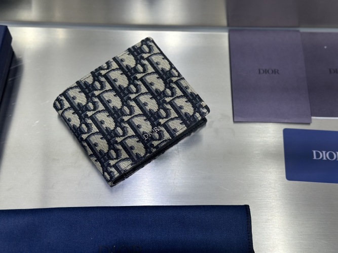 Dior Oblique Jacquard Bifold Wallet,8 Card Slots - Compact and Elegant 1 Dior Oblique Jacquard Bifold Wallet,8 Card Slots - Compact and Elegant