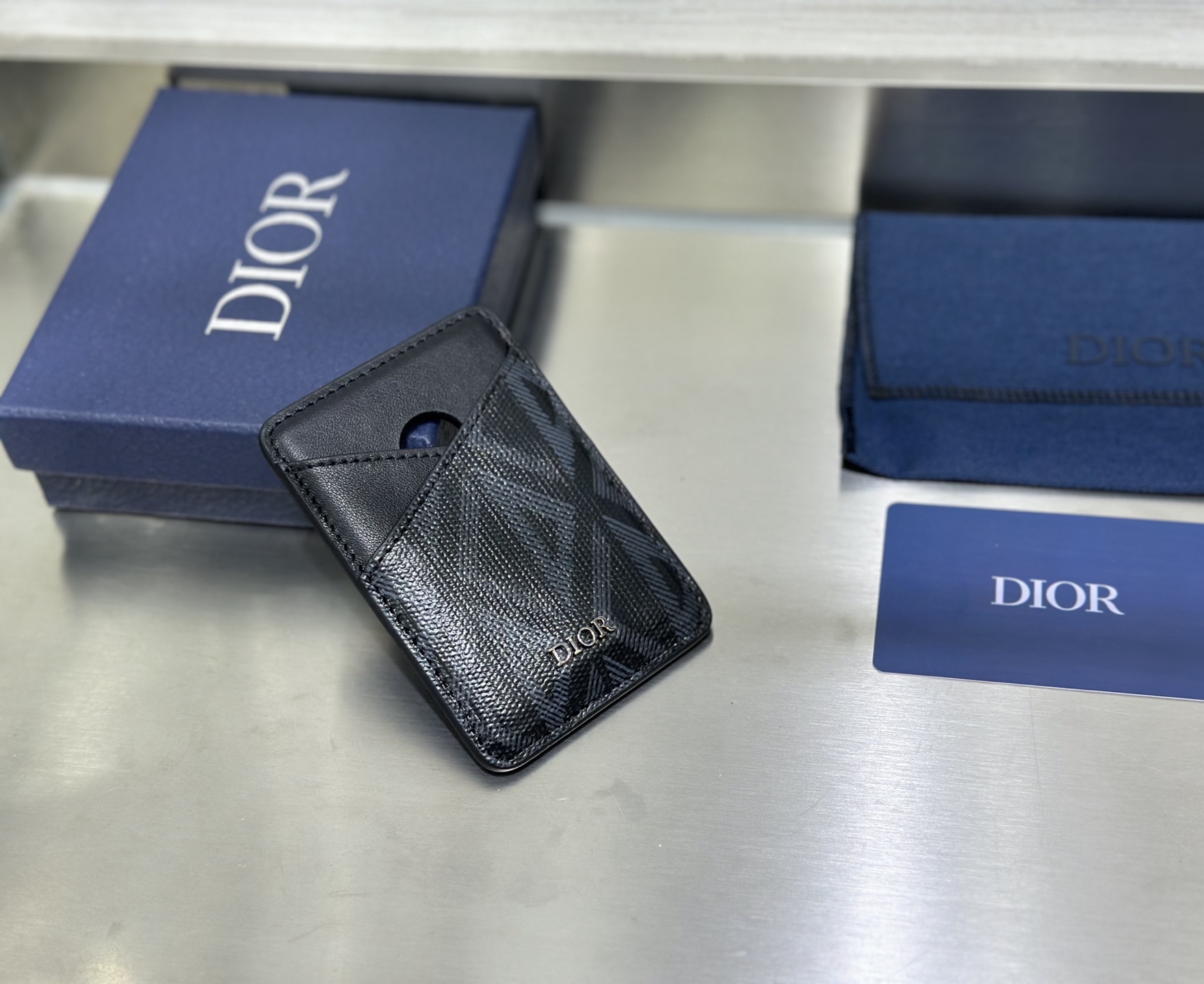 Dior Oblique Tarjetero Magnético Saddle para Hombre de Piel Granulada Negra