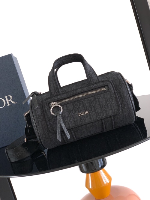 Dior Oblique Printed Messenger Bag, Black Grained Calfskin Details, 26 x 14.5 cm 1 Dior Oblique Printed Messenger Bag, Black Grained Calfskin Details, 26 x 14.5 cm