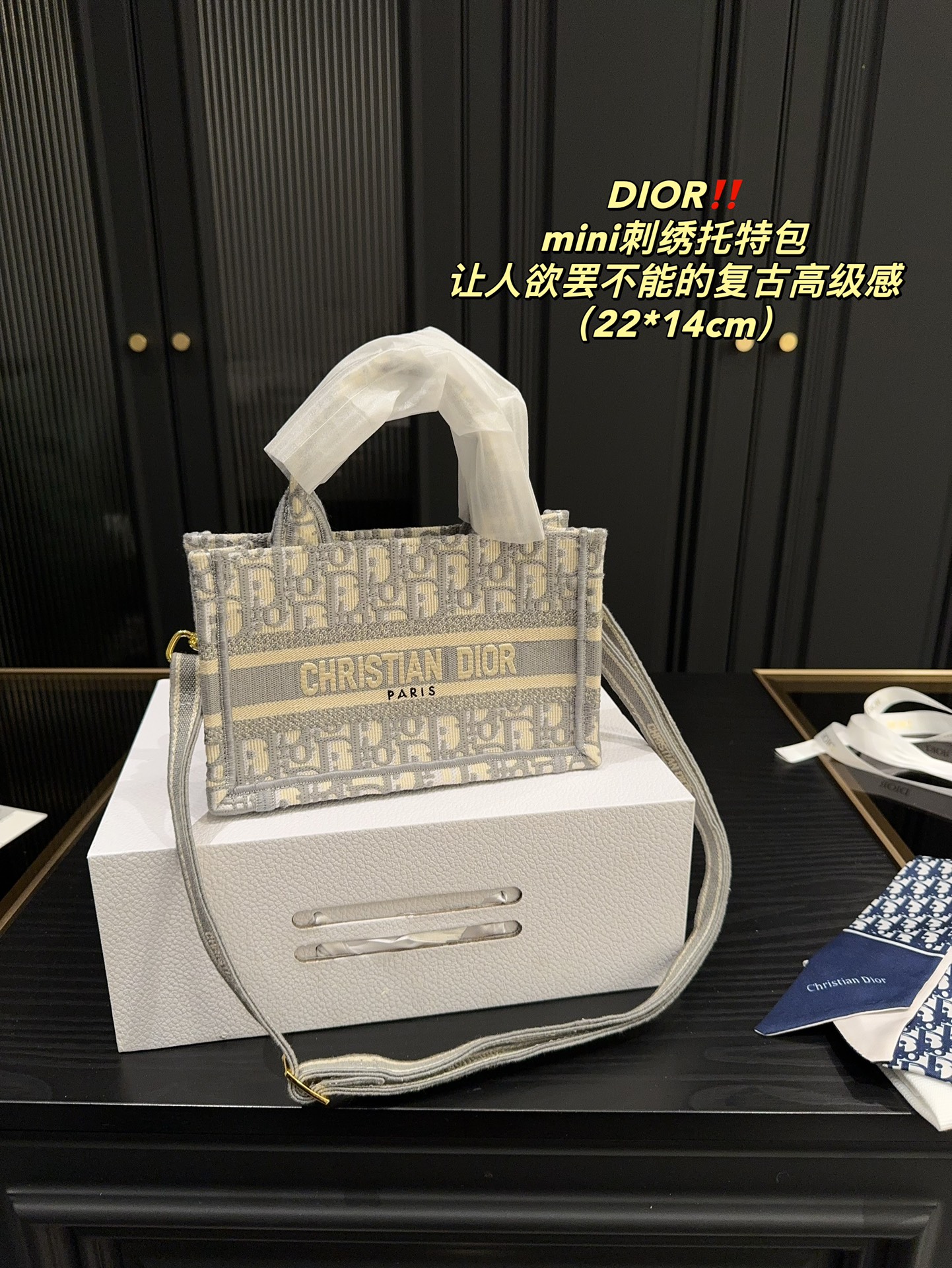 Replica Every Designer
 Dior Tote Bags Embroidery Vintage Mini