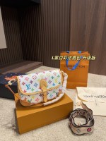 ✅Upgraded version P385 full package ⚠️Size 24.15LV White color baguette with round flip cover and belt-type magnetic buckle closure, suitable for placing essential items such as mobile phones. In addition, the removable handle and removable adjustable shoulder strap provide different carry choose. 1 ✅Upgraded version P385 full package ⚠️Size 24.15LV White color baguette with round flip cover and belt-type magnetic buckle closure, suitable for placing essential items such as mobile phones. In addition, the removable handle and removable adjustable shoulder strap provide different carry choose.