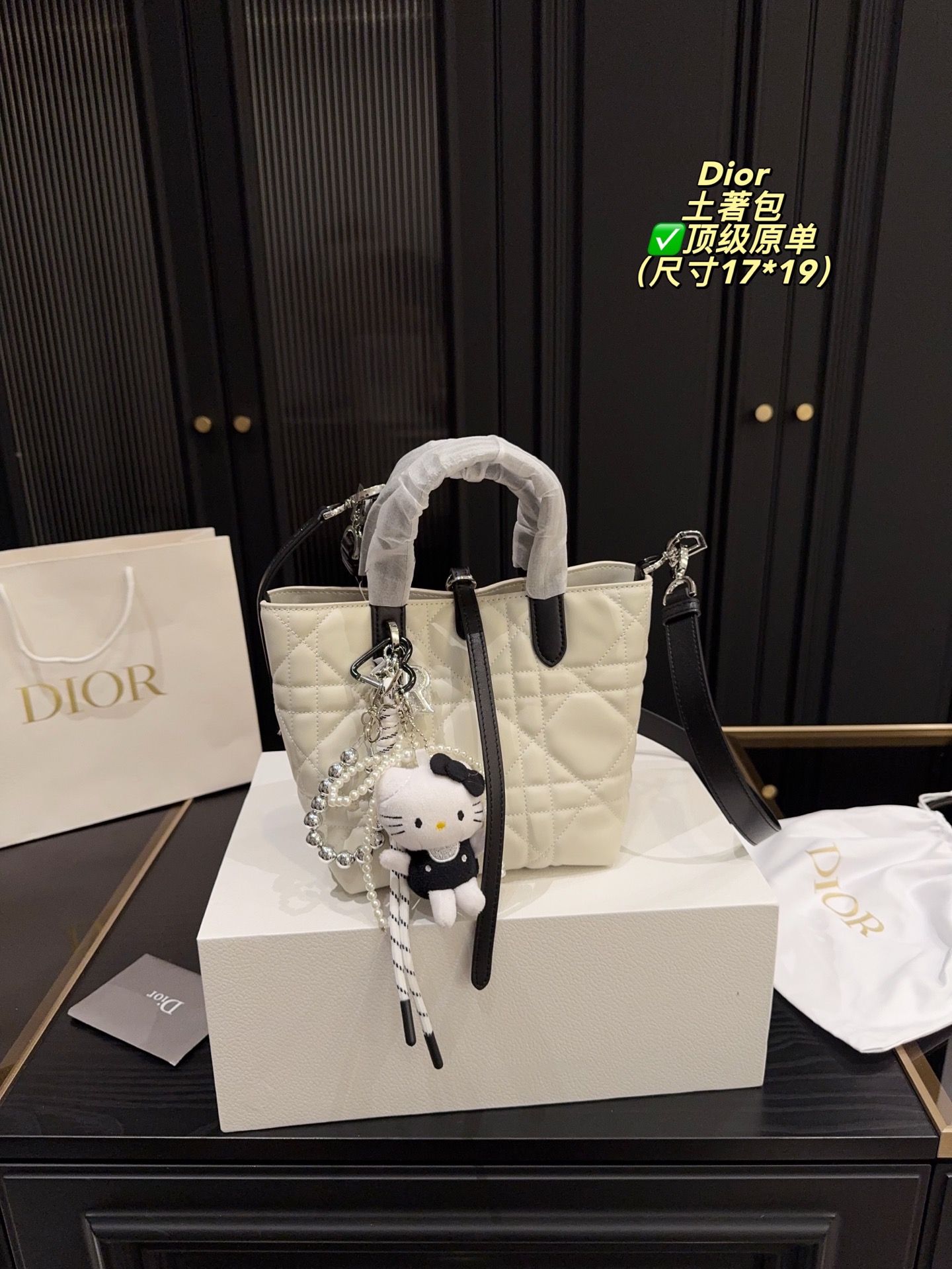 ✅顶级原单P330配挂件+30配折叠盒⚠️尺寸17*19 迪奥 土著包 DIOR 很有复古的感觉 高级又不失优雅 超有氛围感 通勤 休闲 约会通通可搭