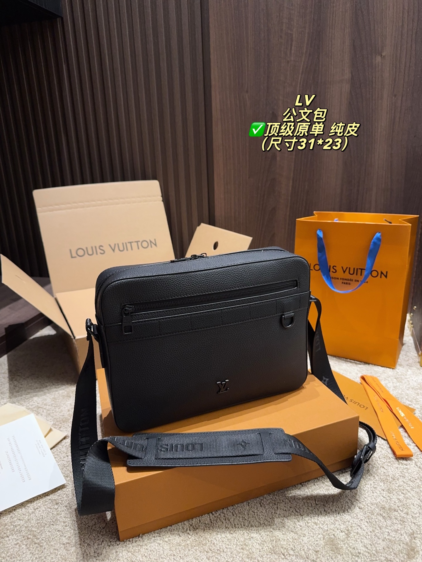 ✅纯皮P295⚠️尺寸31*23 LV 公文包 稳重大气,时尚高雅 黑灰色的经典配色,彰显品牌的标志性风格!暗纹Logo的点缀,展现品牌的时尚气息与独特魅力!经典款式,永不过时,让你随时散发自信风采!