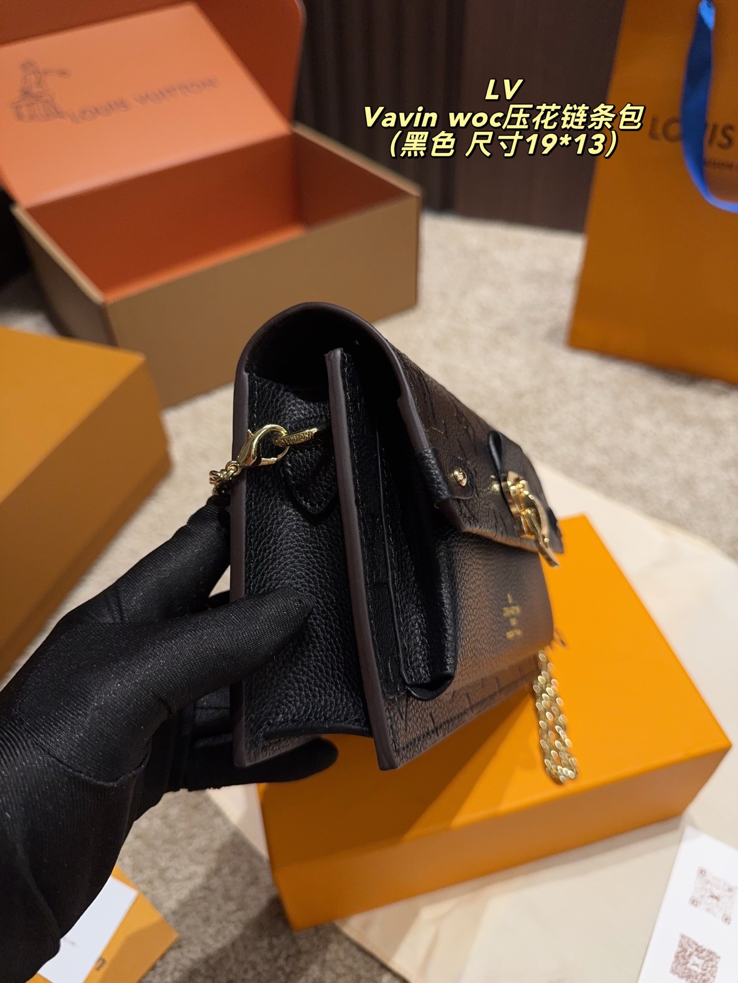 P145配盒⚠️尺寸19.13
LV Vavin woc压花链条包
清冷系高级感 
低调简约又耐看
没有穿衣风格的限制
出街绝不烂大街