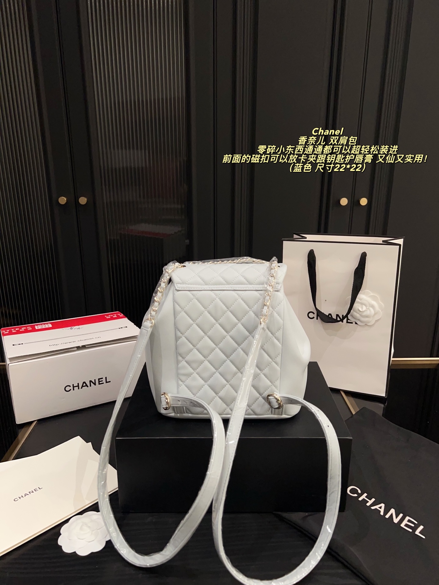 💰185包邮 配盒⚠️尺寸20*20
香奈儿CHANEL 双肩包
简直是仙女的包包
手机、短夹、水瓶、伞，还有其他零碎小东西通通都可以超轻松装进
前面的磁扣可以放卡夹跟钥匙护唇膏，又仙又实用！