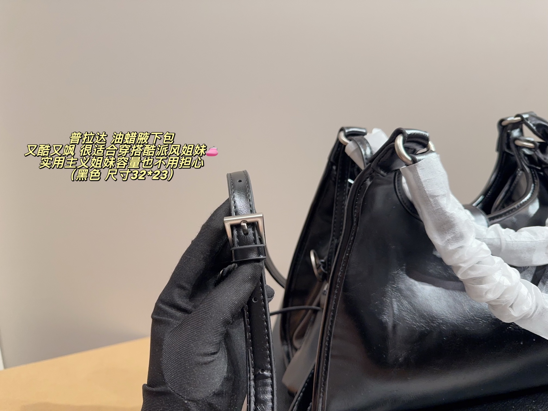 Prada Bolso de Hombro de Cuero Encerado, Elegancia y Estilo 7 i1758003403386 6837 0 4